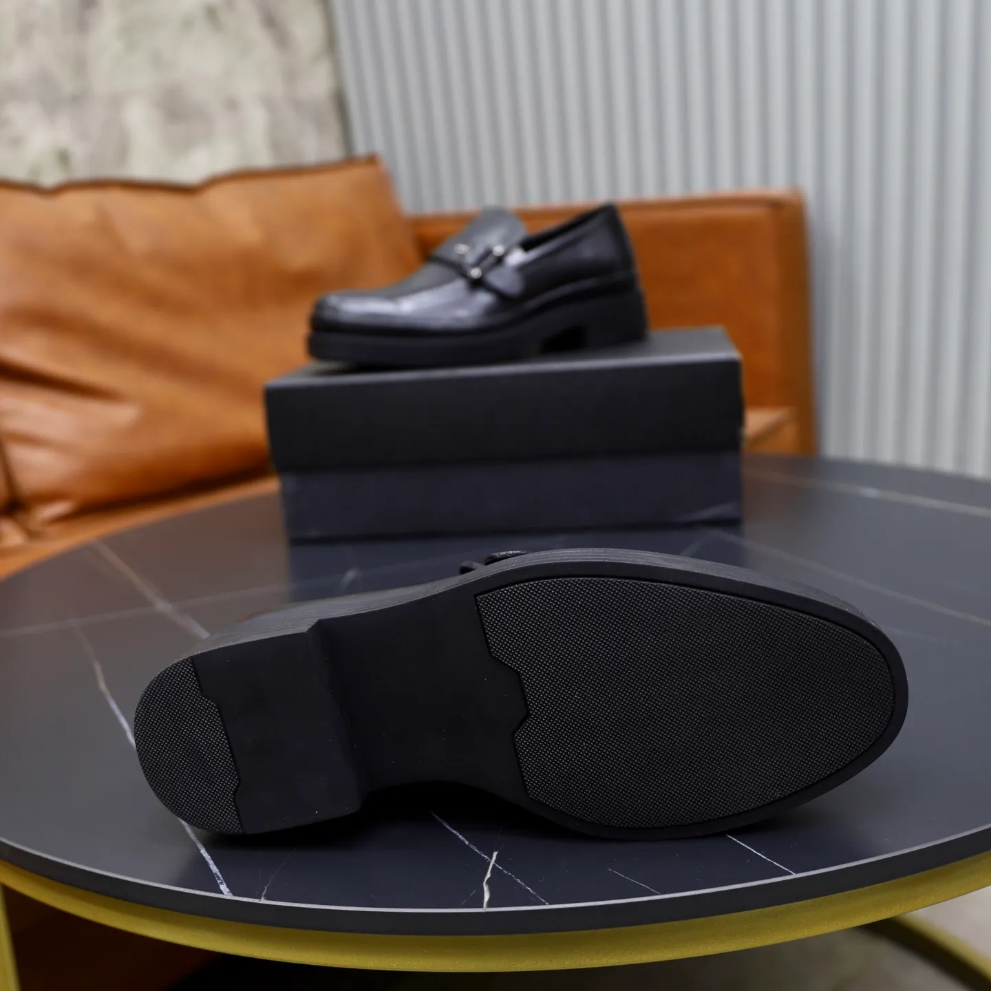 Ex-factory price: 500💰🙅‍♂️🙅‍♂️🙅‍♂️ Brand: PRADA Standard code: Men's code 38-44 (45 can be customized) Grade: Same style as the official website Original order quality Material: Original cowhide surface Comfortable lining Original outsole Style category: Men's fashionable casual leather shoes Distinguished big-name luxury elements Top luxury Color: Color of the actual picture